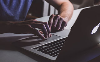 开云体育中国官方网站-在香港找房子很累！杨威：刷新对租房认知，50平以上算豪宅，在香港买50平方的房子多少钱